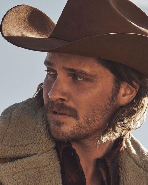 Luke Grimes (@lukegrimes) • Photos et vidéos Instagram Kim Yong-ji, Yellowstone Series, Mens Western Wear, Luke Grimes, Cole Hauser, Garrett Hedlund, Handsome Cowboys, Cowboy Aesthetic, Country Side