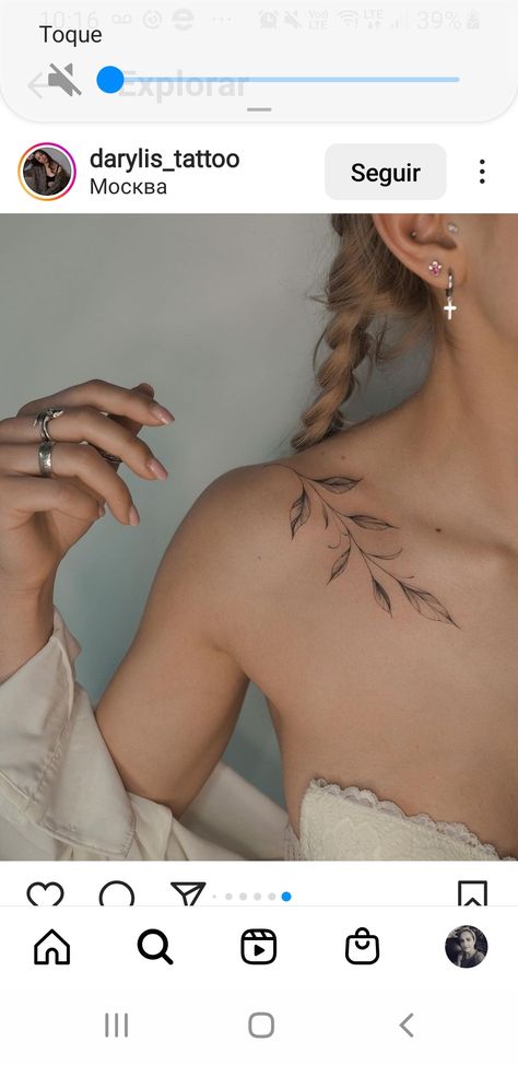 Leaf On Collar Bone Tattoo, Leaf Vine Tattoo Shoulder, Vine Collar Bone Tattoos For Women, Ivy Tattoo Collar Bone, Collarbone Vine Tattoos For Women, Ivy Collarbone Tattoo, Cute Tattoos Collar Bone, Sternum Leaves Tattoo, Prettiest Flower Tattoo