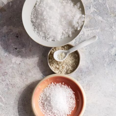 When to Use Kosher Salt vs. Sea Salt in Your Cooking Salty Sweet Desserts, Entertaining Dinner, Fermented Cabbage, Smoked Food Recipes, Breakfast Brunch Recipes, Picky Eater Recipes, Marinated Chicken, Culinary Arts, Kosher Salt