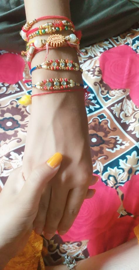 Rakhi Snap Streak, Rakhi Snapchat, Raksha Bandhan Snap, Rakshabandhan Snap, Rakhi Snap, Rakhi Poses, Raksha Bandhan Photography, Radha Krishna Art Beautiful, Raksha Bandhan Photos