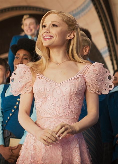 Glinda Costume, Estilo Blair Waldorf, Elphaba And Glinda, Glinda The Good, Sam & Cat, Wicked Musical, Glinda The Good Witch, Ariana Grande Pictures, Ariana G