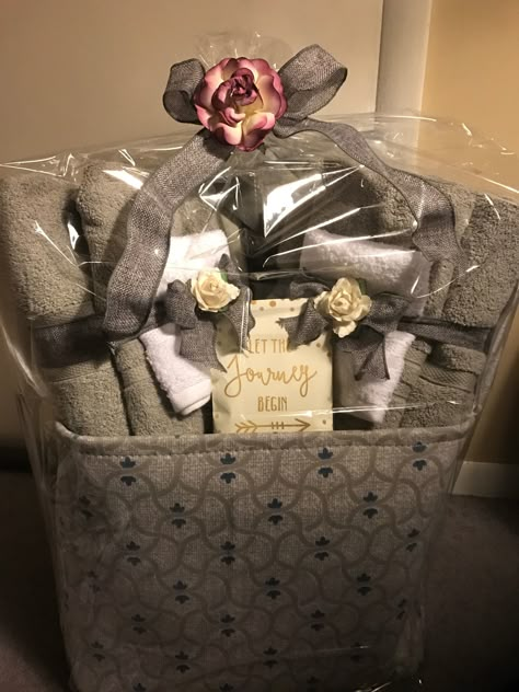 Bridal shower gift basket, sheet and towel set Towel Gift Basket Ideas Wedding, Towel Set Gift Basket, Towels Gift Basket Ideas, Bridal Shower Towel Gift Basket, Towel Basket Gift, Bath Towel Gift Basket Ideas, Towel Gift Basket Ideas, Bathroom Gift Basket Ideas, Bridal Shower Gift Ideas Baskets