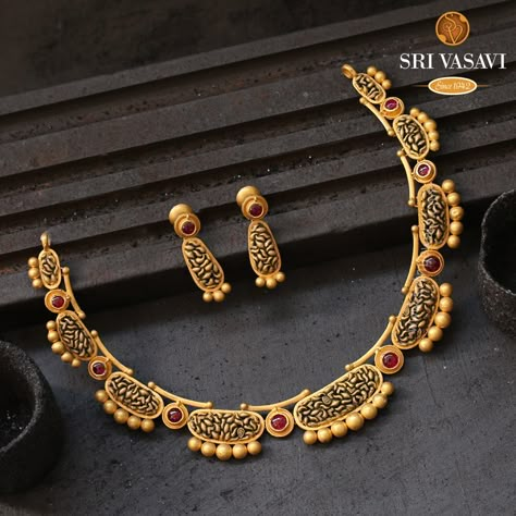 Small Gold Set Design, 30gm Gold Necklace Design, Small Sets Jewellery Gold, Latest Antique Necklace Designs, Small Gold Necklace Set Indian, Malabar Gold Jewellery Necklaces Antique, Gold Necklace Set Antique, Latest Gold Set Designs, Small Necklace Gold Indian