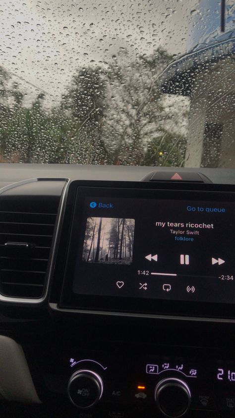 Car And Rain Aesthetic, Rain In Car Aesthetic, Rain Drive Snapchat, Car Driving In Rain, Rainy Day Aesthetic Instagram Story, Car Rain Aesthetic, Raining Snap, Rain Snapchat Stories, Rain In Car