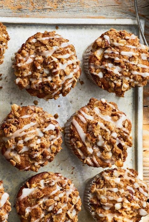 Fall Flavor Muffins, Muffins Apple, Oat Muffin Recipes, Apple Spiced Muffins, Apple And Oats Muffins, Apple Muffin, Muffin Recipes Healthy, Apple Muffins With Streusel Topping, Fall Muffin Recipes