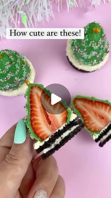 Oreo Christmas Tree Cookies, Chocolate Covered Strawberry Tree, Christmas Chocolate Covered Strawberries, Edible Christmas Tree, Oreo Christmas, Christmas Tree Chocolates, Christmas Strawberry, Strawberry Tree, Covered Strawberry