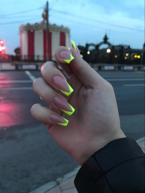 50+ Colorful Chrome Nail Designs That Are Trending! Cute Ballerina Nails, Glass Manicures, Nails Acrylic Neon, Nail Ideas Neon, Neon Nails Ideas, Neon Nails Gel, Green Neon Nails, Gel Nails Neon, Neon Nails Acrylic