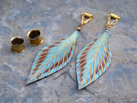 Leather Feather Earrings, Diy Leather Earrings, Teal Leather, Gauged Earrings, Cameo Necklace, Dangly Earrings, I Love Jewelry, Diy Schmuck, Bijoux Diy