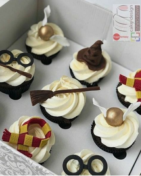 Tort Harry Potter, Harry Potter Decorations, Harry Potter Treats, Harry Potter Desserts, Gateau Harry Potter, Cake Cake Pops, Harry Potter Cupcakes, Harry Potter Theme Birthday, Harry Potter Birthday Cake