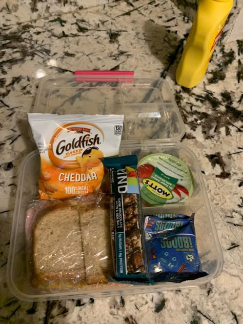 Lunchbox Food, School Lunch High School, What To Pack For High School Lunch Ideas, Snack Lunch, School Lunch And Snacks, Aesthetic Packed Lunch, School Lunch Inspo Teens, Lunch Aesthetic School, Healthy Lunch Ideas For School