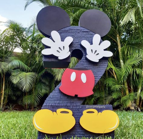 Pinata Mickey Mouse, Mickey Mouse Pinata, Mickey Birthday Cakes, Γενέθλια Mickey Mouse, Mickey Mouse Birthday Decorations, Mickey Mouse Birthday Cake, Twodles Birthday, Minnie Mouse Birthday Party Decorations, Mickey Mouse Themed Birthday Party