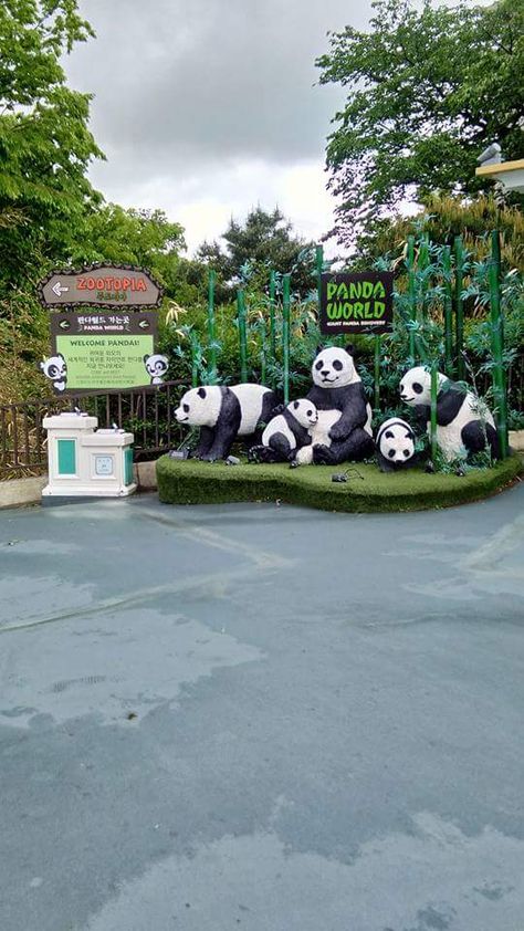 Panda World at Everland, South Korea Amusement Park Korea, Korea Amusement Park, Everland Korea, Korea Trip, Park Ideas, Korea Travel, Amusement Park, Theme Park, Places Ive Been