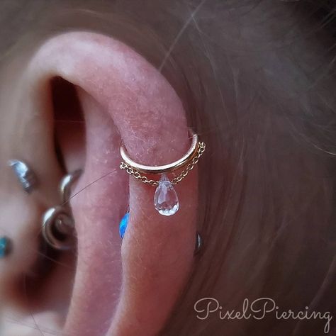 Nicholle on Instagram: “💎 Rose gold sapphire briolette from @pupil.hall for this well healed upper helix piercing 💎 . . . . . . . @leroifinejewelry…” Upper Helix Piercing, Pupil Hall, Ear Party, Helix Piercing, Helix, Gold And Silver, Tatting, Body Art, Ear Cuff