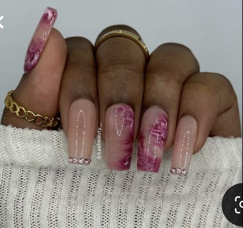 Glitter French Tips, Trendy Nail Designs, Medium Nails, Short Coffin, Pink Gem, Trendy Nail, Yellow Shop, Accent Nails, Nail Sizes