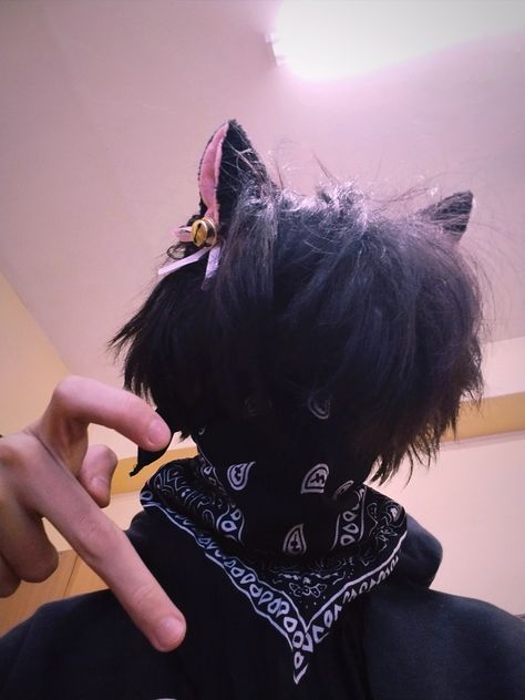 Кошкомальчик дед инсайдик Cat Boys Real Life, Boy With Cat, Messy Hair Boy, Men With Cats, Profile Dark, Anime Photo Profile Dark, Cat Boy, Anime Photo, Boy Cat