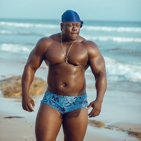 BENBELLA BROWN (@benbella_browwn) • Instagram photos and videos Bear Body Type Men, Bear Muscle Anatomy, Bear Mode Physique, Black Male Body Muscle, Muscle Guy Bears, Bear Men, Model Life, Fit Mom, Big Men