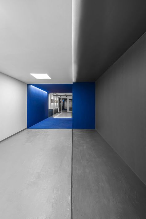 Gallery of Blue Cube Office - Gallery / Darkefaza Design Studio - 3 Education Design Interior, Building Foundation, Ceiling Plan, Multifunctional Space, Blue Office, Office Pictures, Flexible Space, Hospital Interior Design, Booth Design