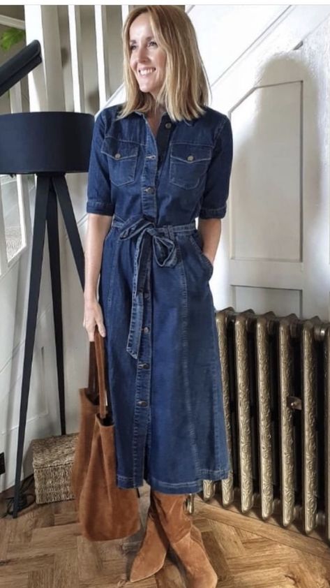 Long Denim Dress Outfit, Adventure Academia, Marta Ortega, Denim Dress Outfit, Long Denim Dress, Blue Jean Dress, Leather Skirt Outfit, Shirt Dress Outfit, Cozy Fall Outfits