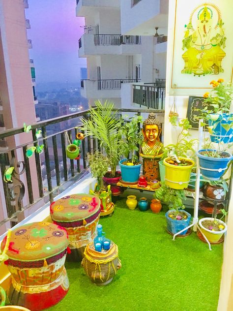 Indian balcony decorating ideas of Indian house Diy Balcony Decor Ideas India, Balcony Wall Decor Diy, Small Balcony Garden Ideas Indian, Balcony Painting Ideas, Simple Bedroom Ideas Indian, Indian Balcony Decor Ideas, Small Balcony Makeover, Bedroom Ideas Indian, Small Indian Bedroom Decor