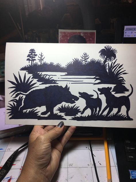 Pig Hunting Dogs, Piggy Drawing, Hunting Drawings, Mothers Day Crafts Preschool, Pig Hunting, Wild Boar Hunting, Black Ink Drawing, Dog Stencil, Hunting Tattoos