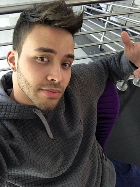 Prince Royce Prince Roy, Price Royce, Latin Artists, Scotty Mccreery, Prince Royce, Trap Music, Famous Singers, Keith Urban