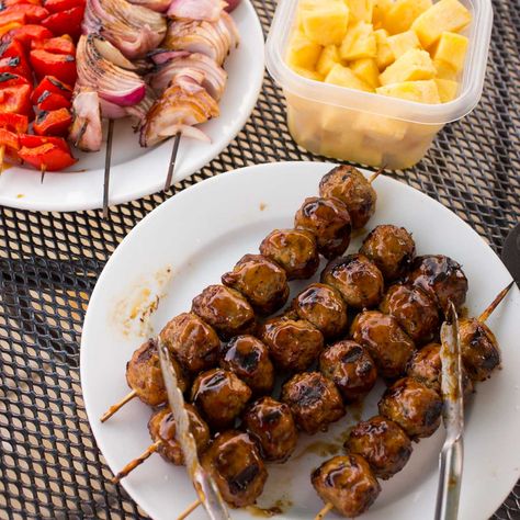 Easy Grilled Meatball Skewers Meatballs Skewers, Quick Family Dinner Ideas, Shrimp Boil Foil Packets, Easy Shrimp Boil, Meatball Kabobs, Hotel Meals, Meatball Skewers, Shrimp Boil Foil, Meal Train