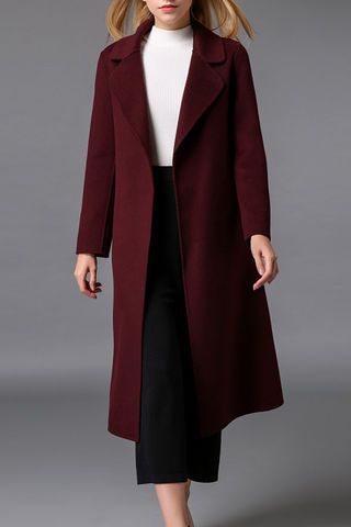 Maroon Coat Outfit Winter, Looks Kimono, Maroon Coat Outfit, Burgundy Coat Outfit, Curvy Winter Outfits, Burgundy Outfits, Maroon Coat, Long Coat Outfit, Winter Coat Outfits