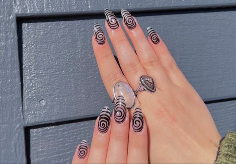 Spiral Almond Nails, Swirly Nail Designs, Trippy Nail Art, Trippy Nails, Cute Almond Nails, Sun Nails, Swirl Nails, Almond Nails Designs, Almond Nail