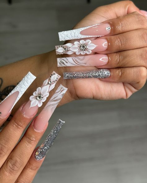 𝐏𝐑𝐎 𝐓𝐨𝐫𝐨𝐧𝐭𝐨 𝐍𝐚𝐢𝐥 𝐓𝐞𝐜𝐡𝐧𝐢𝐜𝐢𝐚𝐧 ᥫ᭡ | 🤍 💎 ❥ LINK IN BIO TO BOOK! ❥ Follow @itscynderella #nailart #3dflowernails #naildesign #nailstagram #nailsofinstagram #vacationnails… | Instagram Nails With Roses Design, Nails With Roses, 3d Flower Nails, Roses Design, Vacation Nails, Nail Technician, Link In Bio, Toronto, Nail Designs