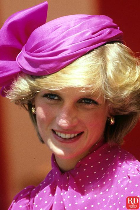 This Could Be Why Princess Diana Never Had More Children — The People's Princess was wonderful with her children Prince William and Prince Harry, and all of the children of the Royal Family...so why didn't she have more of her own? #RoyalFamily #PrincessDiana #PrinceWilliam #PrinceHarry #BritishRoyals #Royals #RoyalFamilyofEngland Princess Diana Pink, Vévodkyně Kate, Prins William, Prinz Charles, Prins Harry, Princess Diana Family, Princess Diana Photos, Princess Diana Pictures, Queen Of