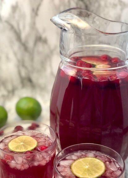 Cranberry Limeade makes a very pretty punch for Christmas. Cranberry and lime go so well together.One of my favorite soft drinks is Sonic’s Cranberry Limeade. We tried to recreate that taste for a pretty holiday beverage. Of course, I love to go get this drink during happy hour when it is half price, too! Check out our many other recipes on Sweeter With Sugar. Happy Holidays! Serve Cranberry Limeade in a pretty pitcher or in a pretty drink dispenser. Also serve with straws for those… Cranberry Orange Lemonade Refresher, Non Alcoholic Drinks With Cranberry Juice, Sprite Cranberry Punch, Sparkling Cranberry Punch, Cranberry Lime Mocktail, Cranberry Lemonade, Cranberry Drinks, Limeade Recipe, Frozen Limeade