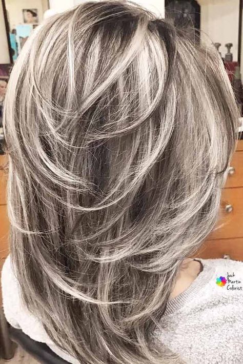 What Is The Difference Between A Feather Cut And A Step Cut #featheredhair #featheredhaircuts #haircuts #longhair Feathered Hair Cut, Silver Blonde Hair, White Hair Color, Silver Hair Color, Silver Blonde, Gray Hair Highlights, Penteado Cabelo Curto, Grey Hair Color, Feathered Hairstyles