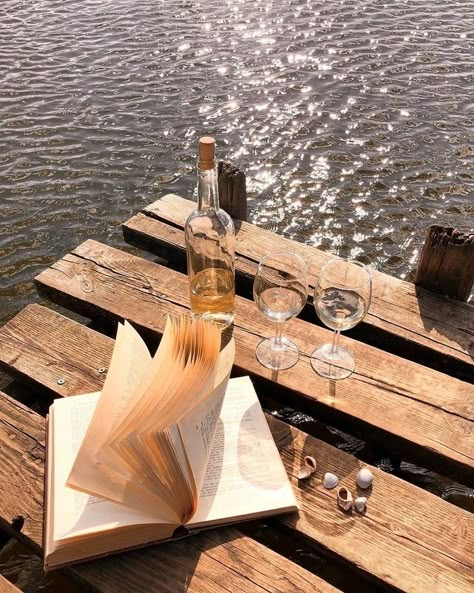 Dreamy Photography, Cream Aesthetic, Wine Time, Beige Aesthetic, Beach Picnic, Beach Aesthetic, Fine Wine, Aesthetic Photo, Book Aesthetic