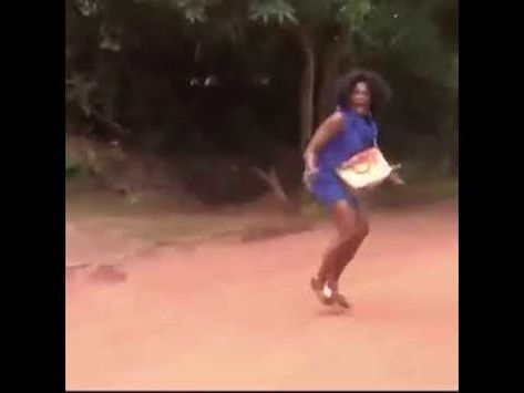 Running Meme, Black People Memes, Running Memes, Running Gif, Person Running, Vine Videos, Funny Black People, People Running, Funny Reaction Pictures