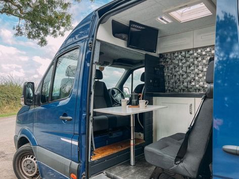 VW crafter Camper van 4 berth 2 kids and 2 adults ⋆ Quirky Campers Vw Crafter Camper, 4 Berth Campervan, Quirky Campers, Fan Vent, Campervan Ideas, Sprinter Camper, Vw Crafter, Volkswagen Models, Storage Places