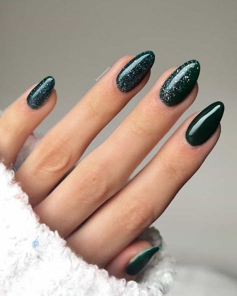 Oval Nails Winter Colors 2023-2024: 19 Ideas to Elevate Your Winter Nail Game - thepinkgoose.com Dark Green Holiday Nails, Glitter Green Nails, Forest Green Nails, Dark Green Nails, December Nails, Green Nail Designs, Christmas Nails Easy, Green Nail Polish, Green Nail