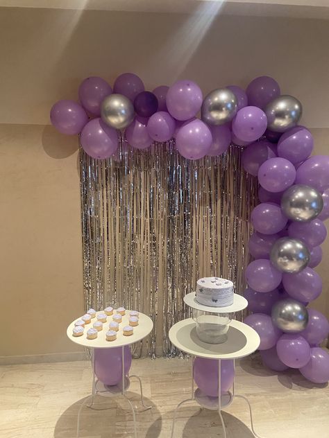 Purple Birthday Party Decorations Simple, Purple 21st Birthday Decoration, 21st Birthday Ideas Purple, Light Purple Birthday Party Ideas, Purple And Silver Birthday Party, Purple Themed Party, Purple Birthday Party Ideas, Purple Themed Birthday Party, Purple Birthday Party Decorations