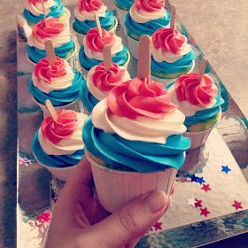 A Little Alana: Bomb Pop Cupcakes Love Fireworks, Blueberry Cheesecake Bars, Raspberry Frosting, Pop Cupcakes, Bomb Pop, Light Cakes, 4th Of July Desserts, Raspberry Smoothie, Blue Food Coloring