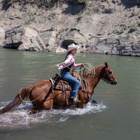 Heartland Aesthetic, Heartland Season 16, Save By The Bell, Heartland Characters, Cowgirl Core, Heartland Actors, Western Horse Riding, Elizabeth Smart, Fairfax County Virginia