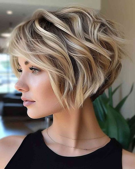 48 Stylish Long Pixie Bob Haircuts for a Unique Length and Style Long Pixie Bob, Pixie Bob Hairstyles, Pixie Bob Haircut, Viking Hair, Bob Haircut For Fine Hair, Pixie Haircut For Thick Hair, Growing Out Short Hair Styles, Edgy Short Hair, Long Pixie