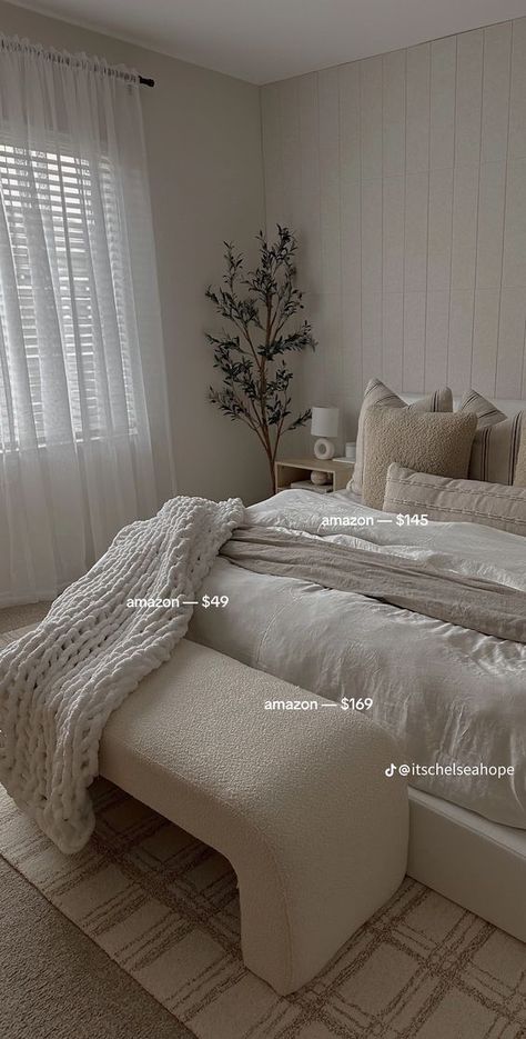 A picture of a modern boho minimalist bedroom. Room Decor Bedroom Modern Simple, Comfy Bed Inspo Aesthetic, Minimalistic Apartment Bedroom, Beach Modern Bedroom, Minimalist Bedroom Storage, Bedroom Wall Molding Ideas, Bedroom Ideas Medium Size Room, Bedding Aesthetic White, Bedroom Inspirations Apartment