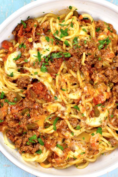 TikTok Spaghetti (Viral Hit Recipe) Cheesy Alfredo Pasta, Tiktok Spaghetti, Phillipino Food, Cheesy Baked Spaghetti, Pasta With Meat Sauce, Spaghetti Casserole, Baked Spaghetti, Ground Beef Recipes Easy, Alfredo Pasta