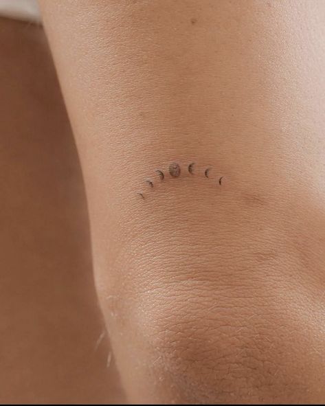 China Sorrows, Micro Tattoo Ideas, Moon Phase Tattoos, Nice Tatoos, Biology Tattoo, Wave Tattoos, Micro Tattoo, International Tattoo, Moon Phases Tattoo