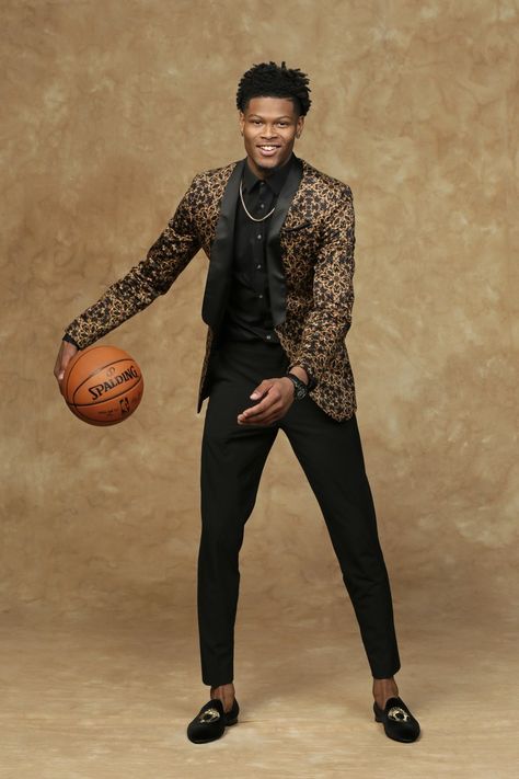 Nba Suits Style, Black And Gold Tuxedo Men, Black And Gold Suits For Men, Prom Suit Ideas For Guys, Nba Draft Outfits, Hoco Suits For Guys, Homecoming Fits For Guys, Black And Gold Dress Outfit, Black And Gold Mens Outfit