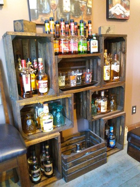 Easy diy bar made from crates. Crate Coffee Bar Diy, Wooden Bar Shelves Ideas, Diy Crate Bar, Beer Crate Shelves, Diy Alcohol Bar, Diy Alcohol Cabinet, Diy Whiskey Bar, Diy Liquor Shelf, Apple Crate Ideas