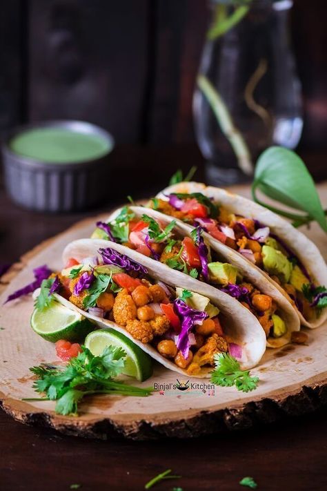 Roasted Chickpeas and Cauliflower Tacos Photography Food Photography Tacos, Tacos Photography, Dinner Ideas Easy Healthy, Healthy Meals For Dinner, Mini Aperitivos, Meals For Dinner, Quick Dinner Ideas, Easy Healthy Meals, Dinner Simple