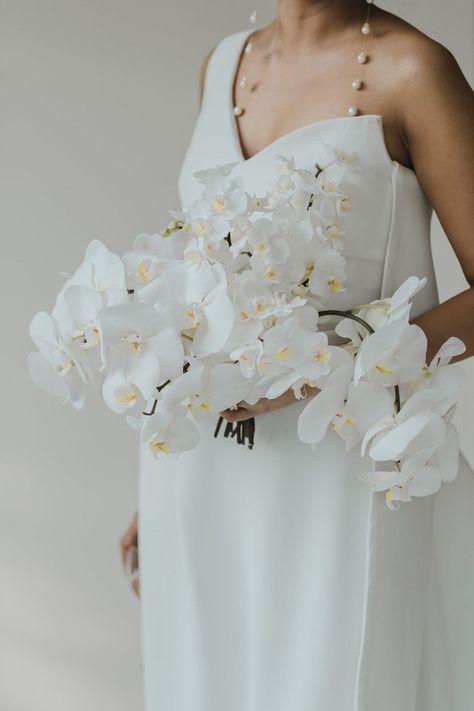 Orchid Bouquet Wedding, Contemporary Wedding Invitations, Wedding Flower Trends, Modern Bouquet, Bridal Fair, Informal Weddings, Orchid Bouquet, Orchid Wedding, Modern Minimalist Wedding