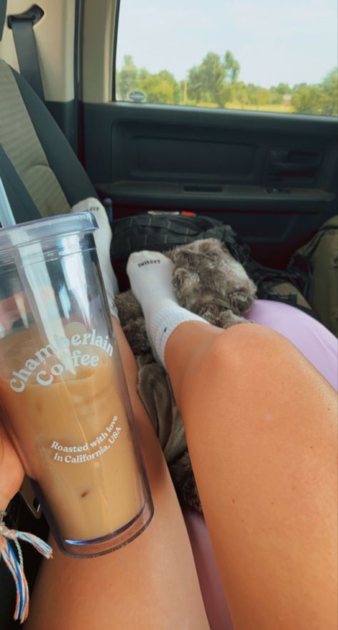 Nike Blanket, Preppy Road Trip, Road Trip Coffee, Preppy Food, Road Trip Summer, Chamberlain Coffee, Iced Lattes, Vsco Pictures, Clever Halloween Costumes