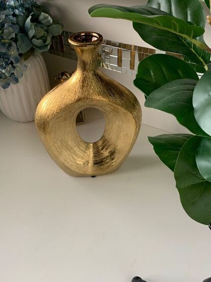 Brass Home Decor, Parisian Art, Appartment Decor, Gold Bottles, Gold Vase, Tumblr Rooms, Money Makers, Like Photo, Gold Vases