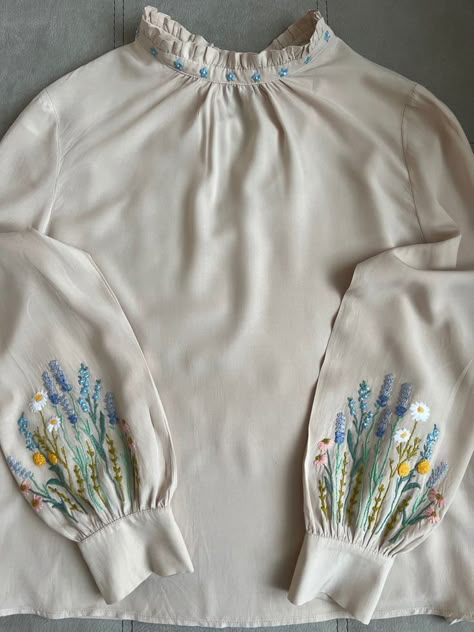 Hand Embroidery Sleeve Design, Embroidered Button Down, Embroidery For Sleeves, Hand Embroidery On Sleeves, Clothes Embroidery Diy, Embroidered Kurti, Sleeve Embroidery, Kurti Embroidery Design, Embroidered Sleeves